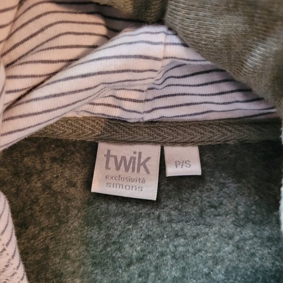 Small Twik Cross Neck Green Hoodie - Picture 6 of 8